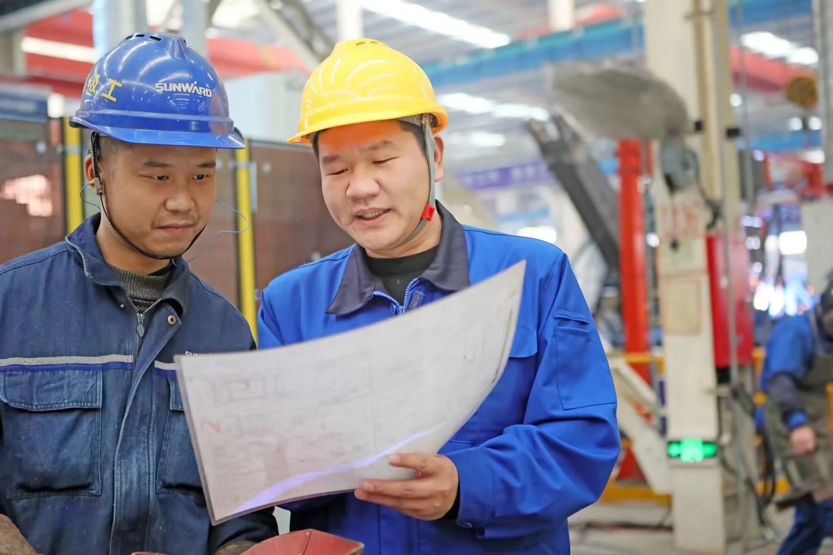 看尊龙凯时ag工匠们怎样用一双巧手“拿捏”事情、创立“事业”