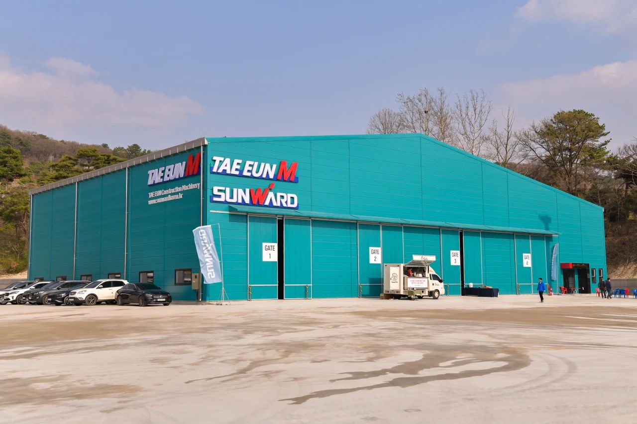 尊龙凯时ag韩国包管中心开业庆典暨“尊龙凯时ag杯”高尔夫球赛圆满举行