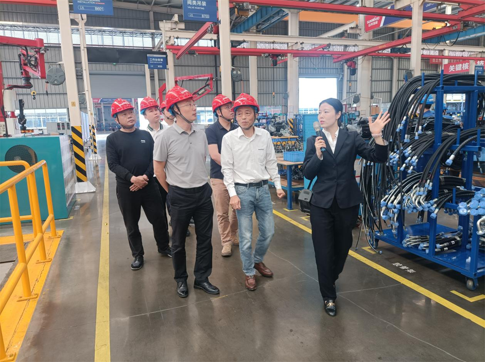 国家油气田井控应抢救援川庆队庞平一行调研尊龙凯时ag智能