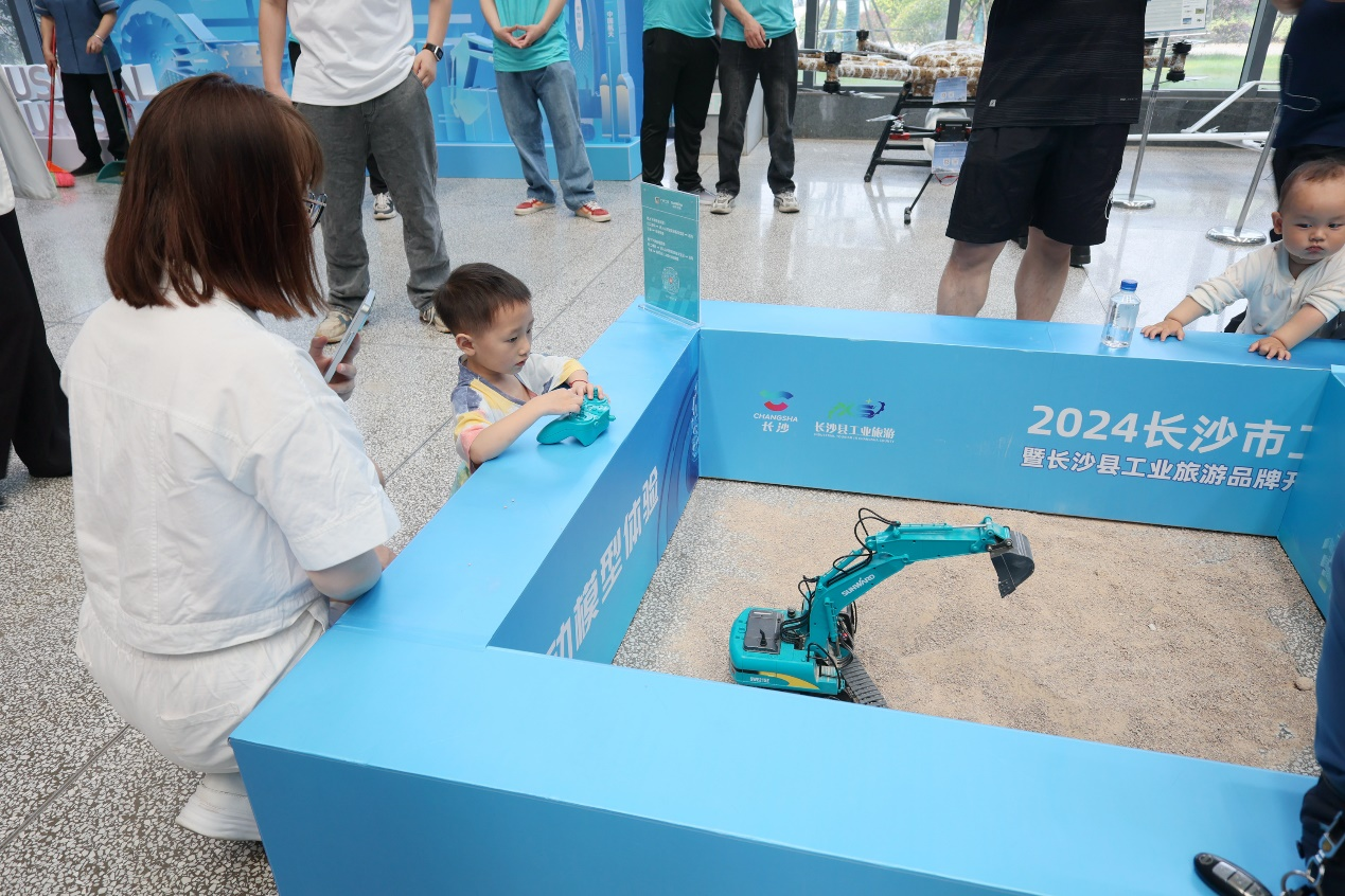 尊龙凯时ag智能助力2024长沙市工业旅游嘉年华活动
