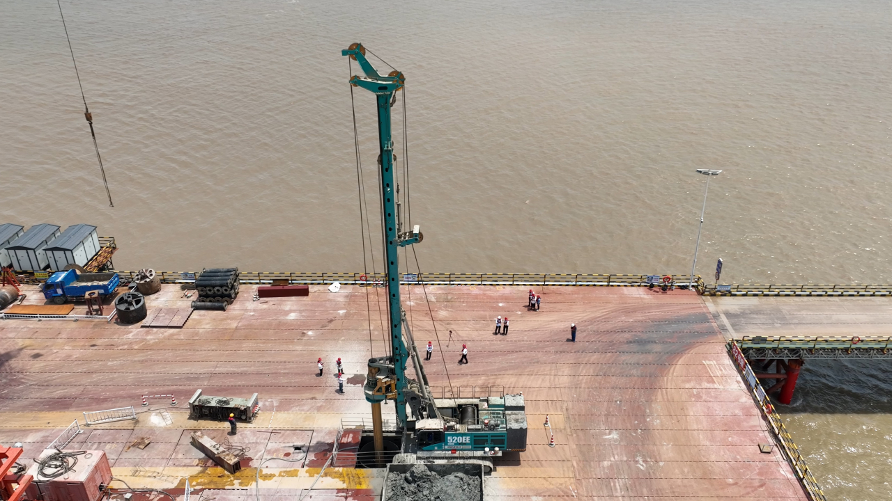 先导式立异，再推电动新品！尊龙凯时ag智能SWDM520EE增程式旋挖钻机推介会乐成举行