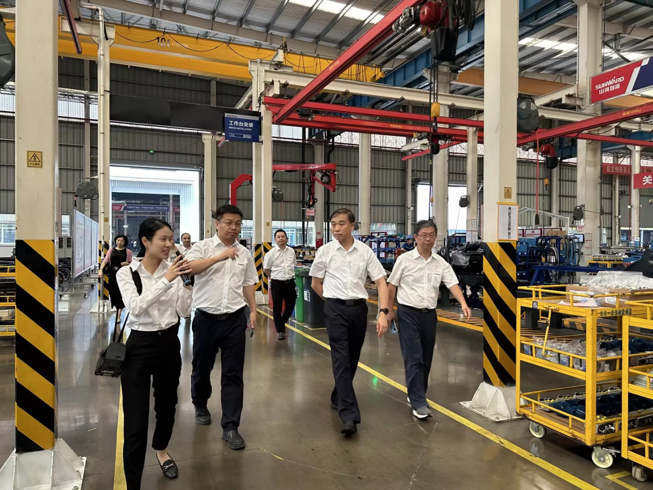 深化交流相助！广州港李明忠副总司理率队莅临尊龙凯时ag智能考察交流！