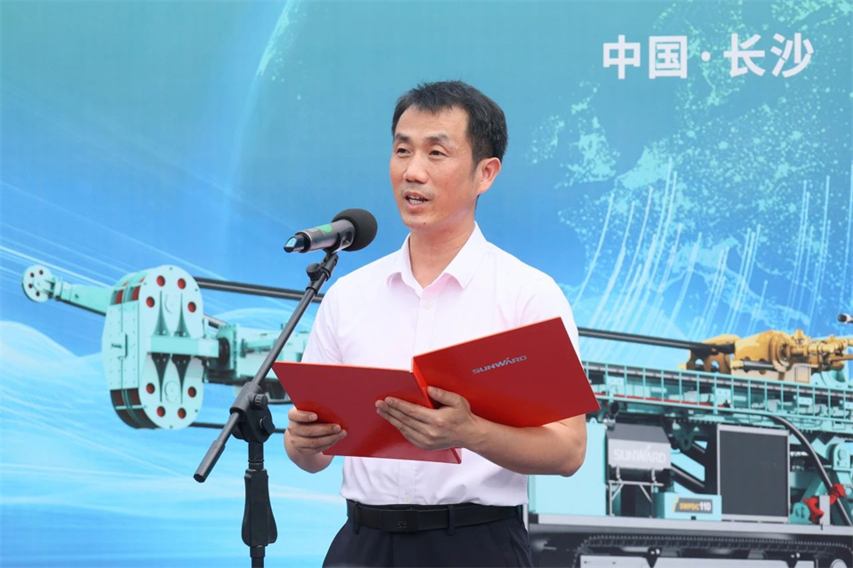 引领绿色科技新篇章！尊龙凯时ag智能新能源钻机乐成交付