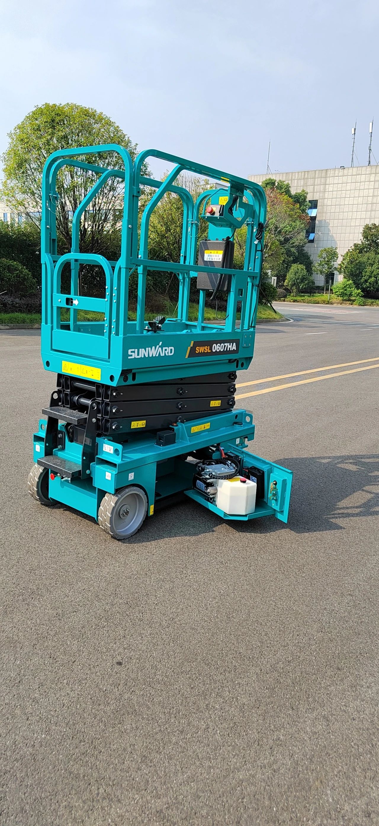 向“新”而行！尊龙凯时ag智能又一款电动液驱剪叉式高空作业平台宣布