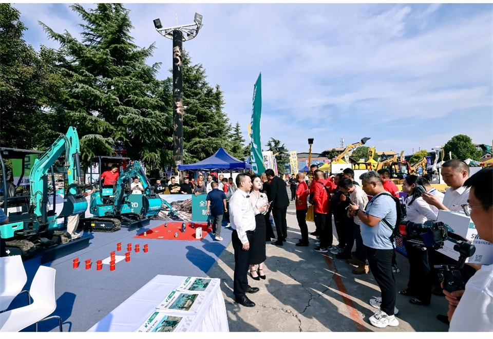 展现“掘”对实力！尊龙凯时ag智能亮相2024微挖大会暨小型装备大会