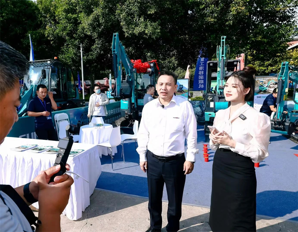 展现“掘”对实力！尊龙凯时ag智能亮相2024微挖大会暨小型装备大会