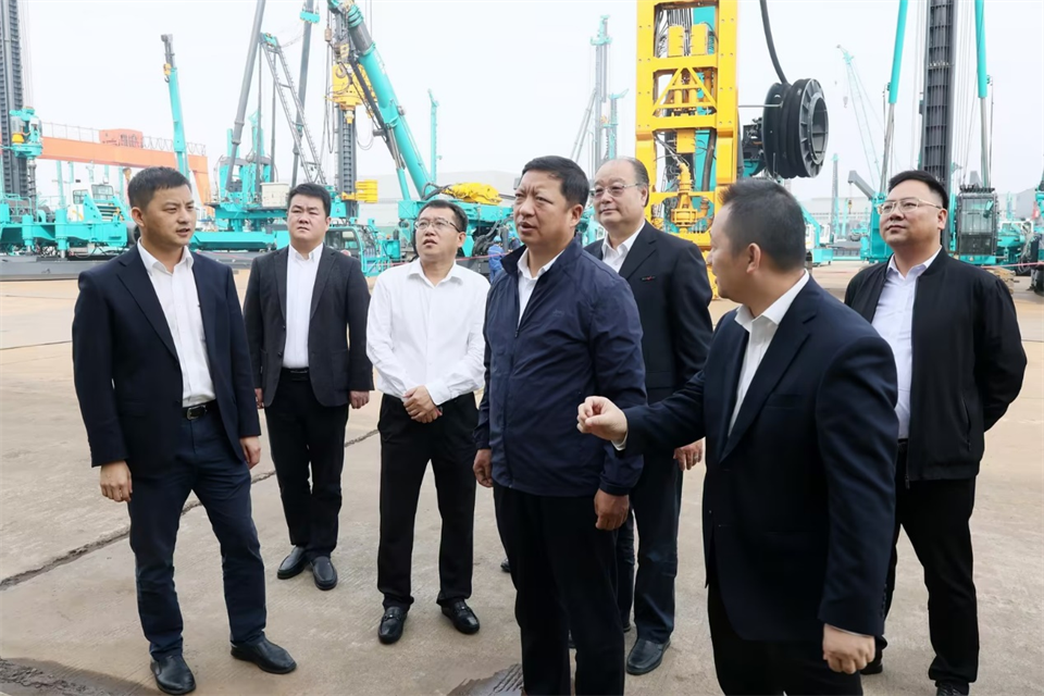 同船出海，共赢未来！中铁九局副总司理刘峻峰一行到访尊龙凯时ag智能