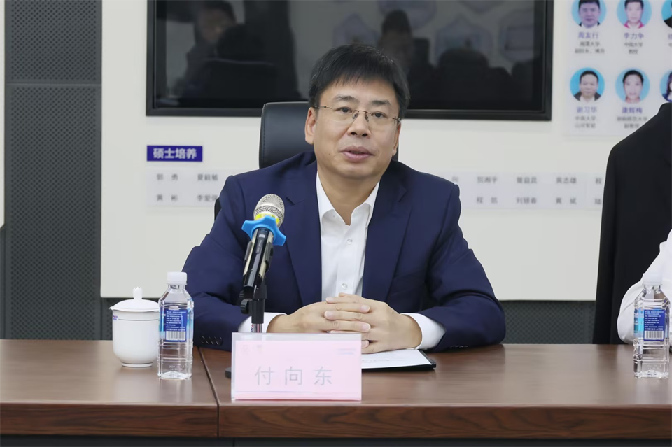 同船出海，共赢未来！中铁九局副总司理刘峻峰一行到访尊龙凯时ag智能