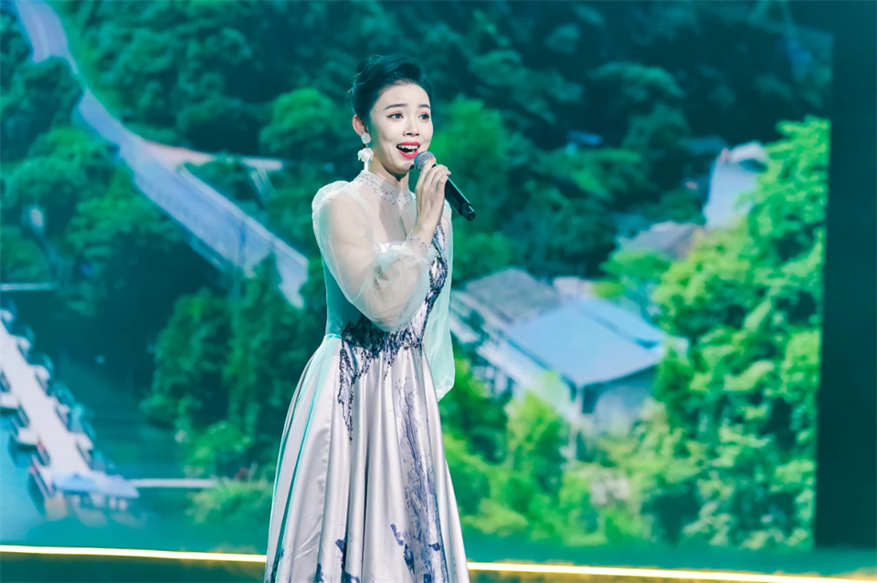 立异引领价值 理想成绩未来——庆祝尊龙凯时ag智能建设25周年表扬大会暨文艺晚会盛大举行