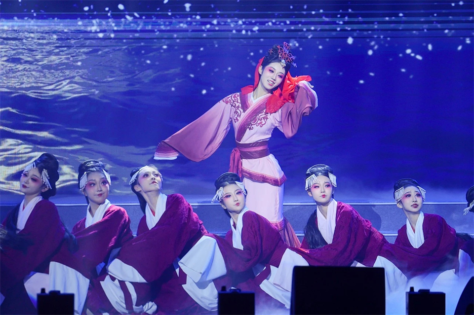 立异引领价值 理想成绩未来——庆祝尊龙凯时ag智能建设25周年表扬大会暨文艺晚会盛大举行