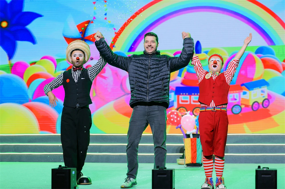 立异引领价值 理想成绩未来——庆祝尊龙凯时ag智能建设25周年表扬大会暨文艺晚会盛大举行