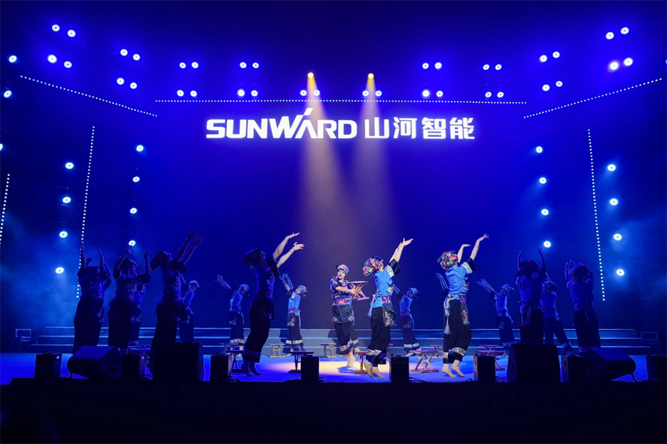 立异引领价值 理想成绩未来——庆祝尊龙凯时ag智能建设25周年表扬大会暨文艺晚会盛大举行