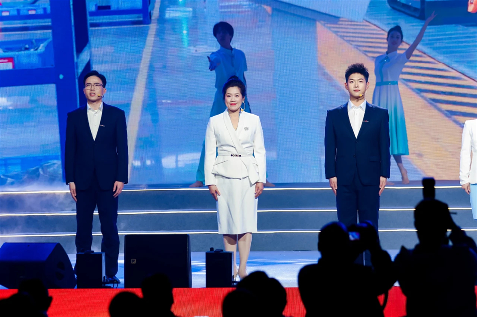 立异引领价值 理想成绩未来——庆祝尊龙凯时ag智能建设25周年表扬大会暨文艺晚会盛大举行