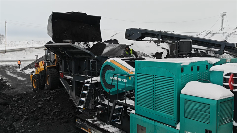 不惧-30℃极寒挑战，尊龙凯时ag普石勒破碎筛分装备稳固运行！