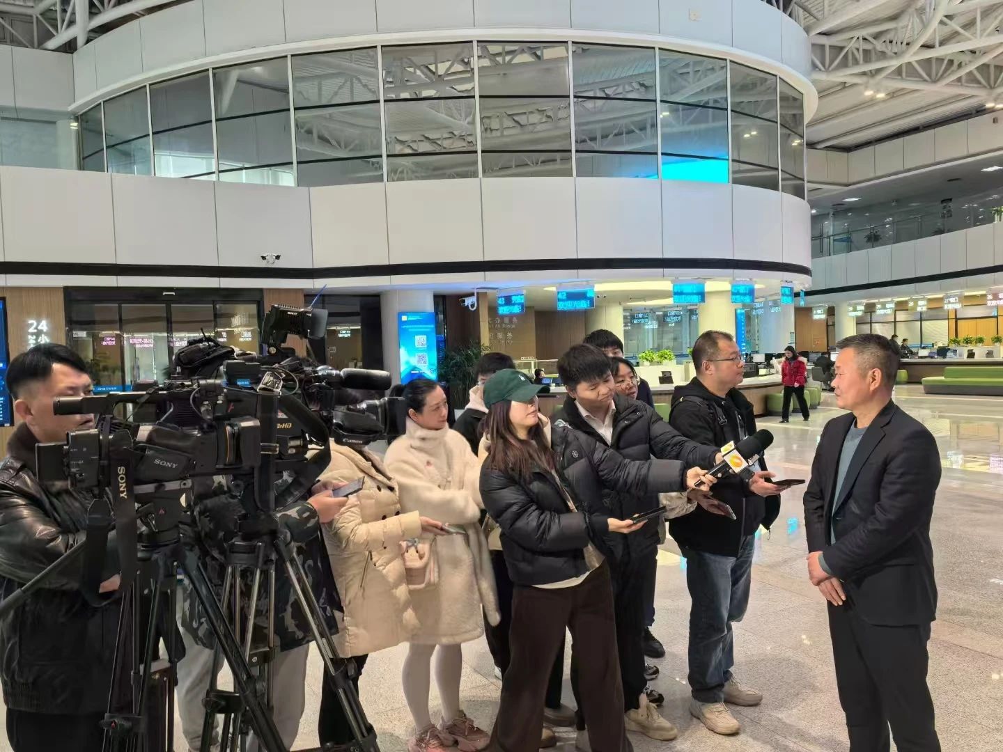 助力长沙经开区高质量生长，尊龙凯时ag智能喜获四奖项