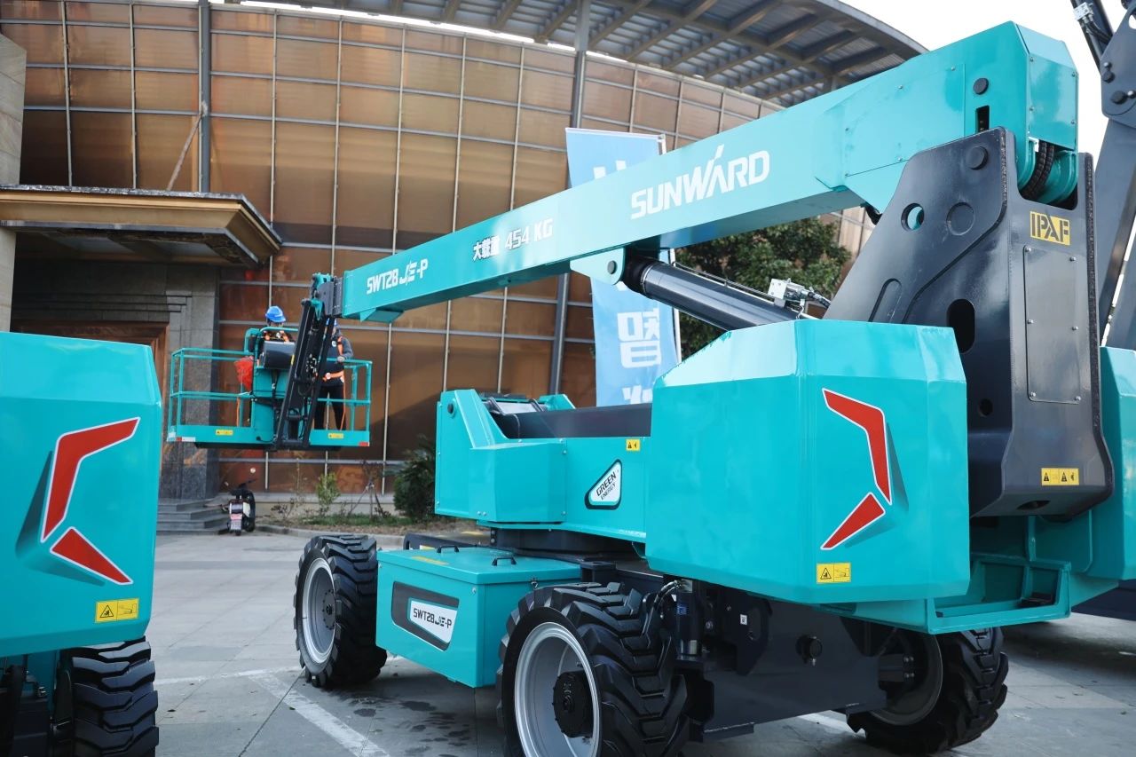 登“高”向“新”，尊龙凯时ag智能亮相第九届天下高空作业平台租赁大会