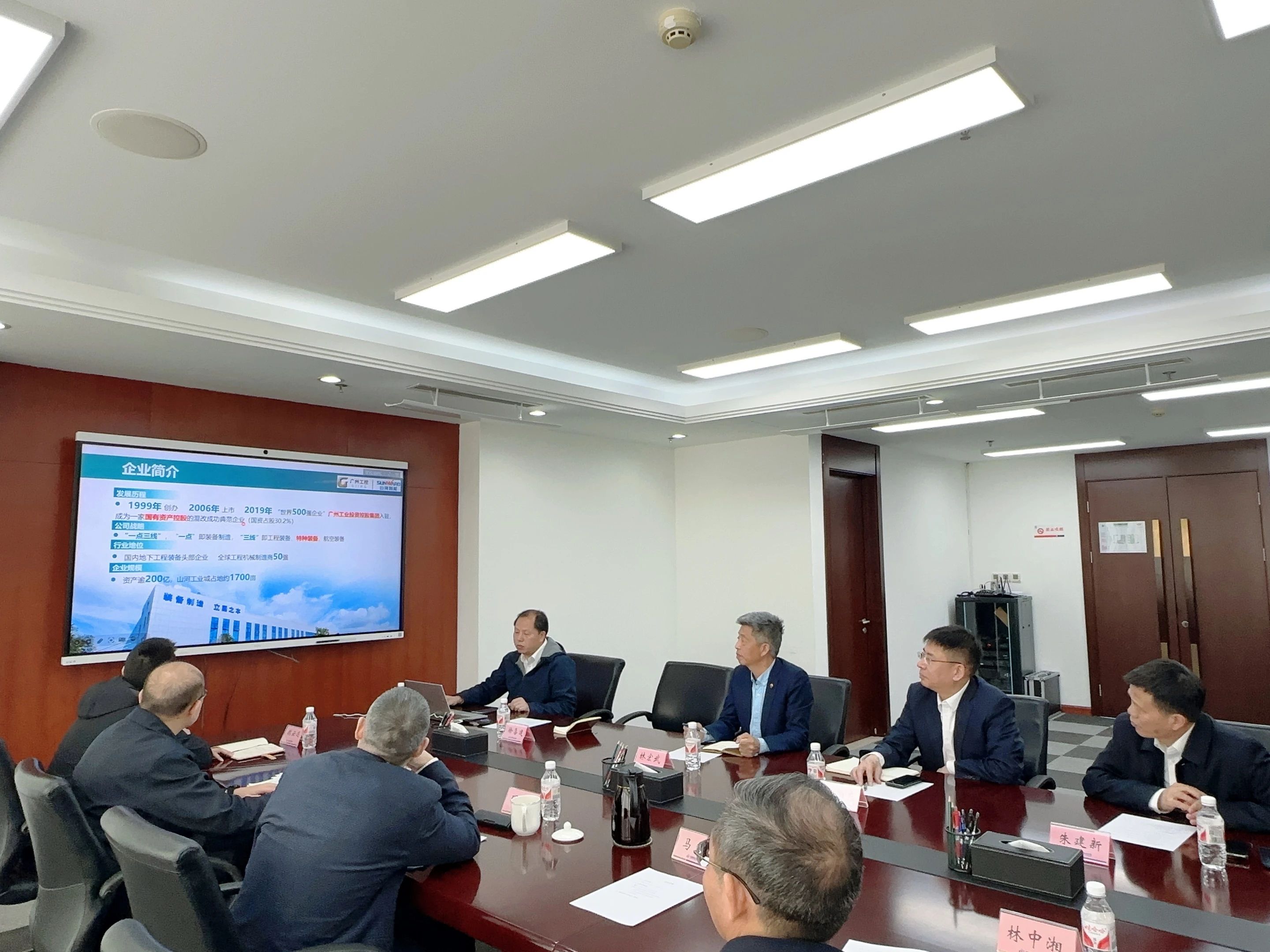 尊龙凯时ag智能董事长付向东带队造访中煤地质总局、大地特勘公司