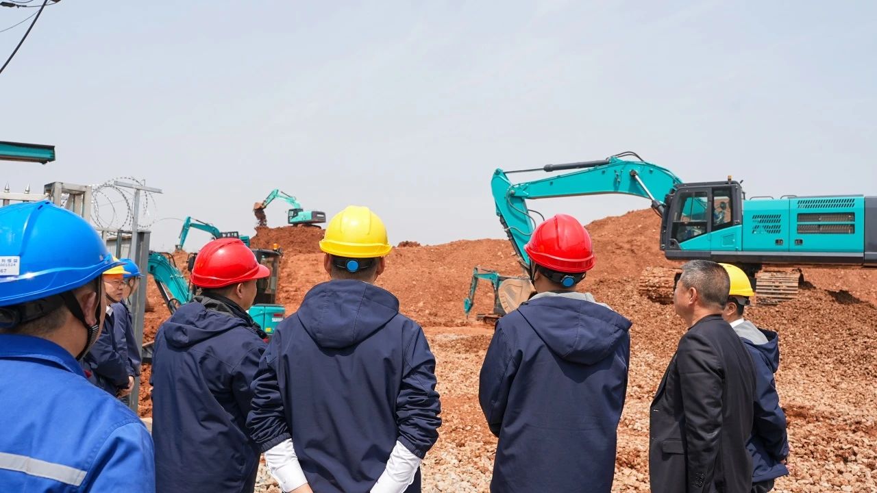 聚焦市场需求，尊龙凯时ag智能三款精品工程液压挖掘机乐成下线