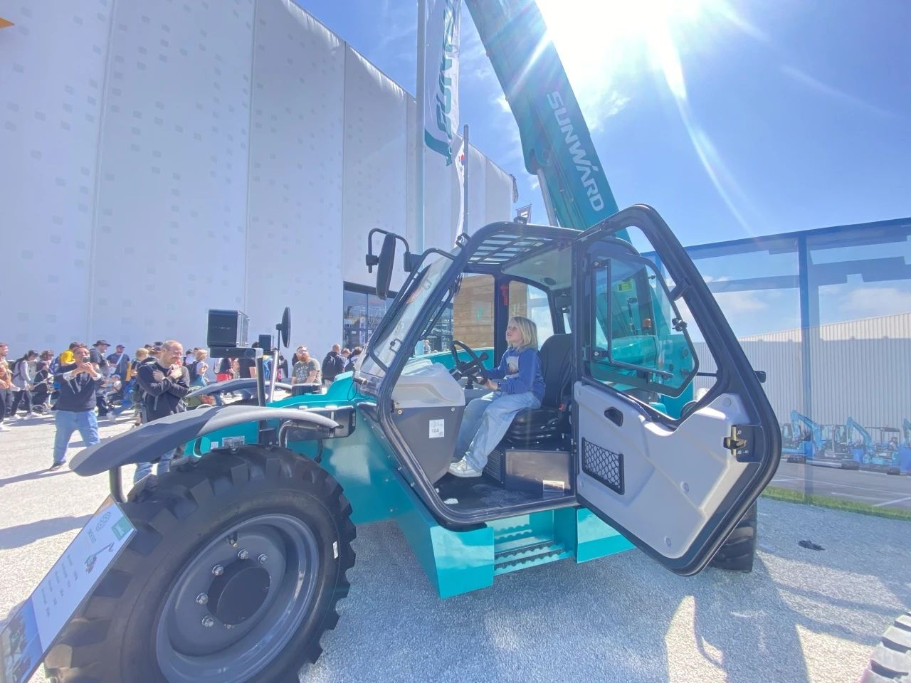 尊龙凯时ag智能高空机械闪灼Bauma 2025！ 新能源手艺与立异产品获全球瞩目