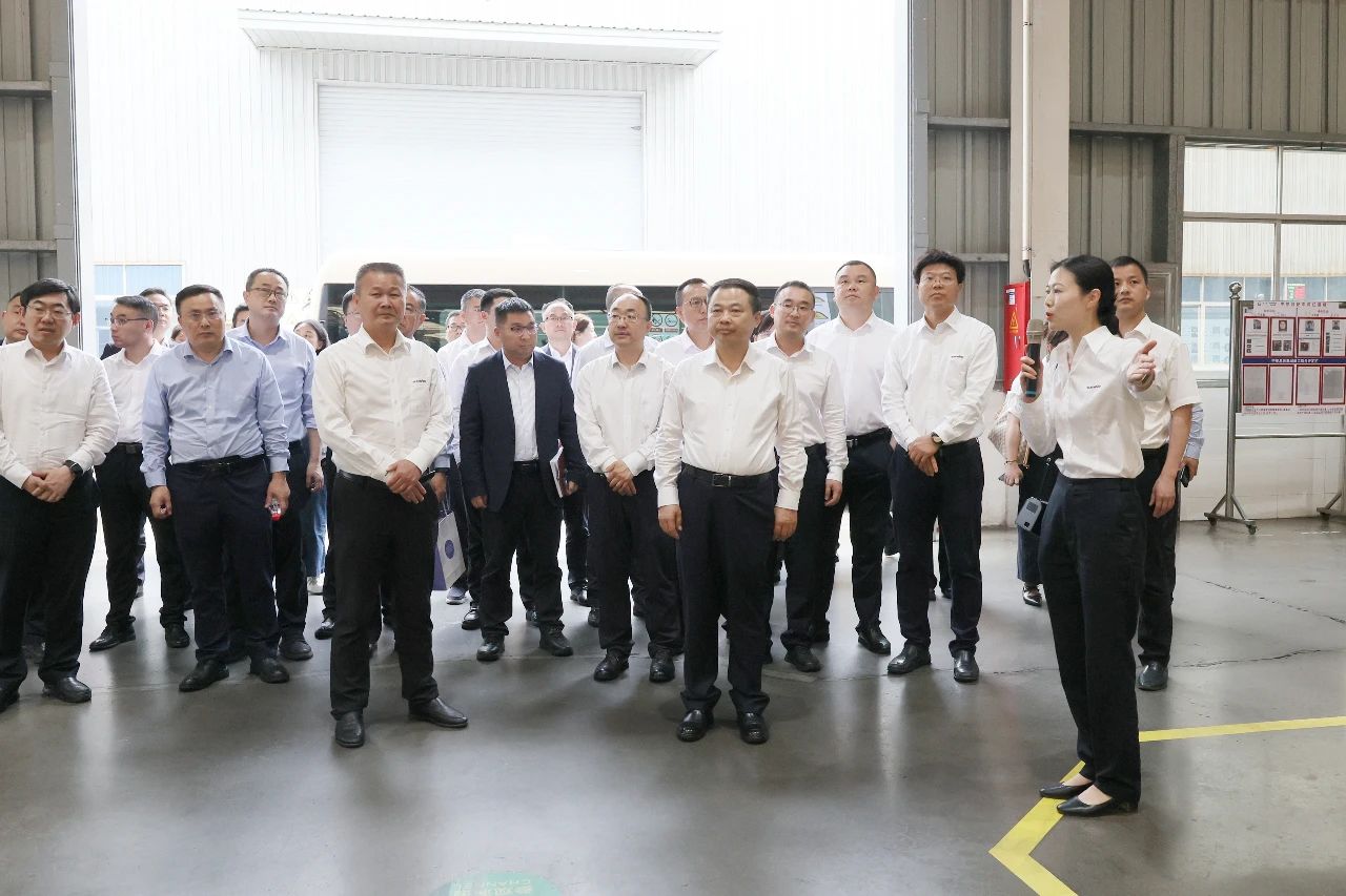 天能控股集团党委书记、董事长张天任率队到访尊龙凯时ag智能