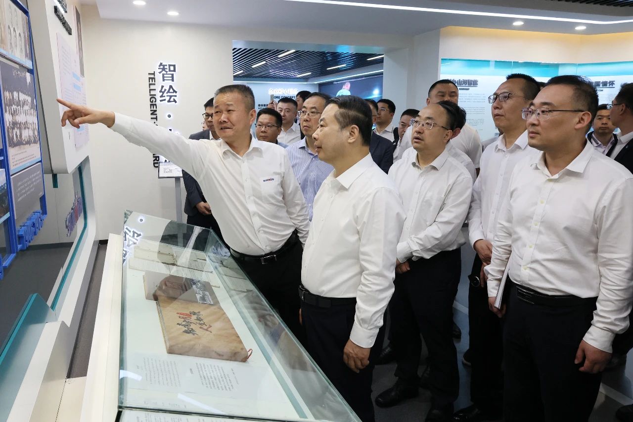 天能控股集团党委书记、董事长张天任率队到访尊龙凯时ag智能