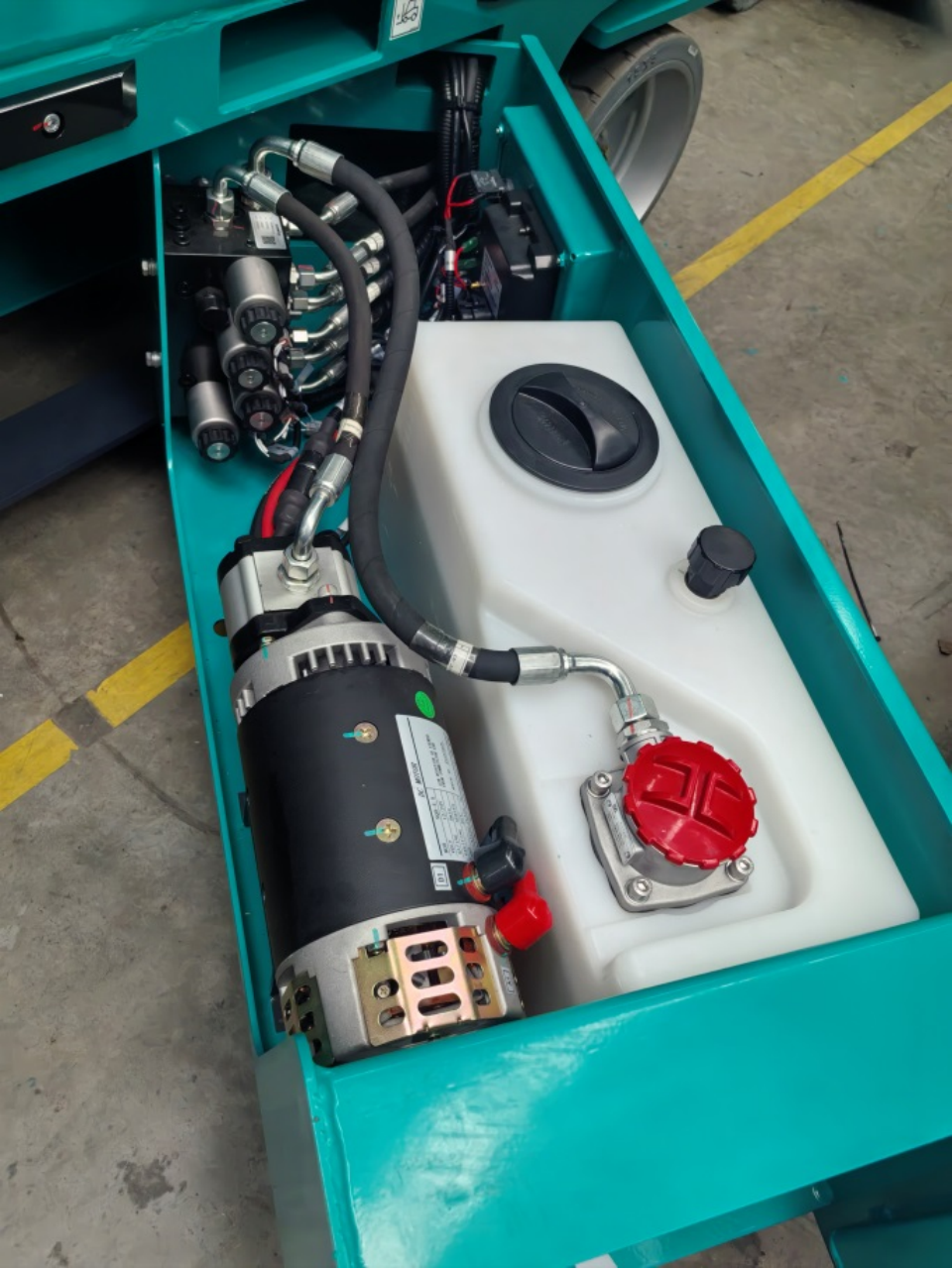 尊龙凯时ag智能电动液驱剪叉系列产品周全升级，为客户创立更大价值