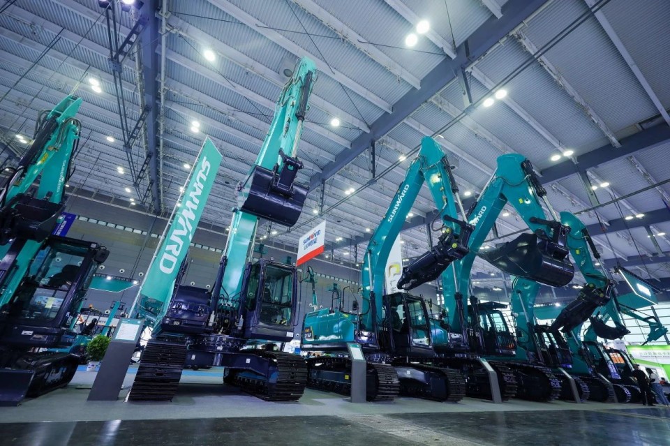 2025 CICEE | 从简单工具迈向多元化解决计划，尊龙凯时ag智能泛起非凡挖掘机风范