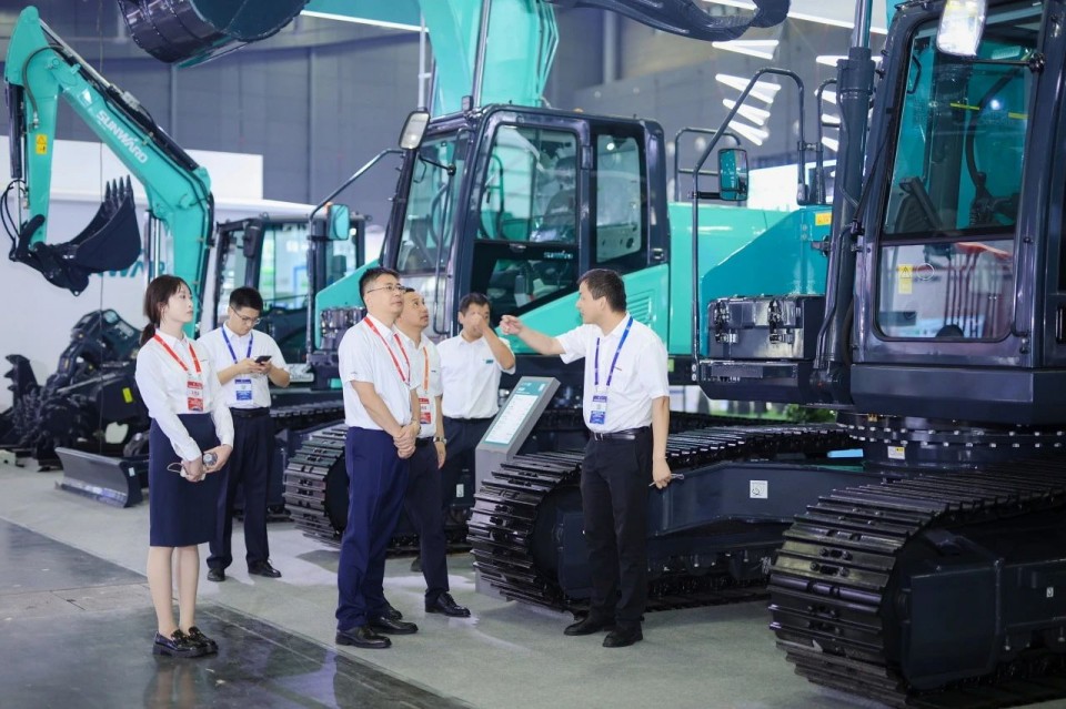 2025 CICEE | 从简单工具迈向多元化解决计划，尊龙凯时ag智能泛起非凡挖掘机风范