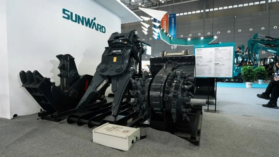 2025 CICEE | 从简单工具迈向多元化解决计划，尊龙凯时ag智能泛起非凡挖掘机风范