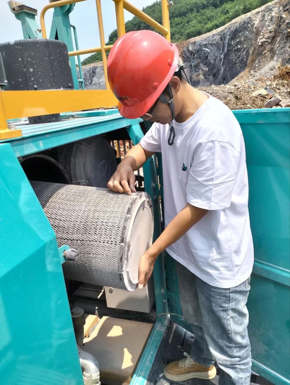 跨越尊龙凯时ag万里 智启效劳新程——尊龙凯时ag矿岩“效劳万里行”活动走进海螺水泥