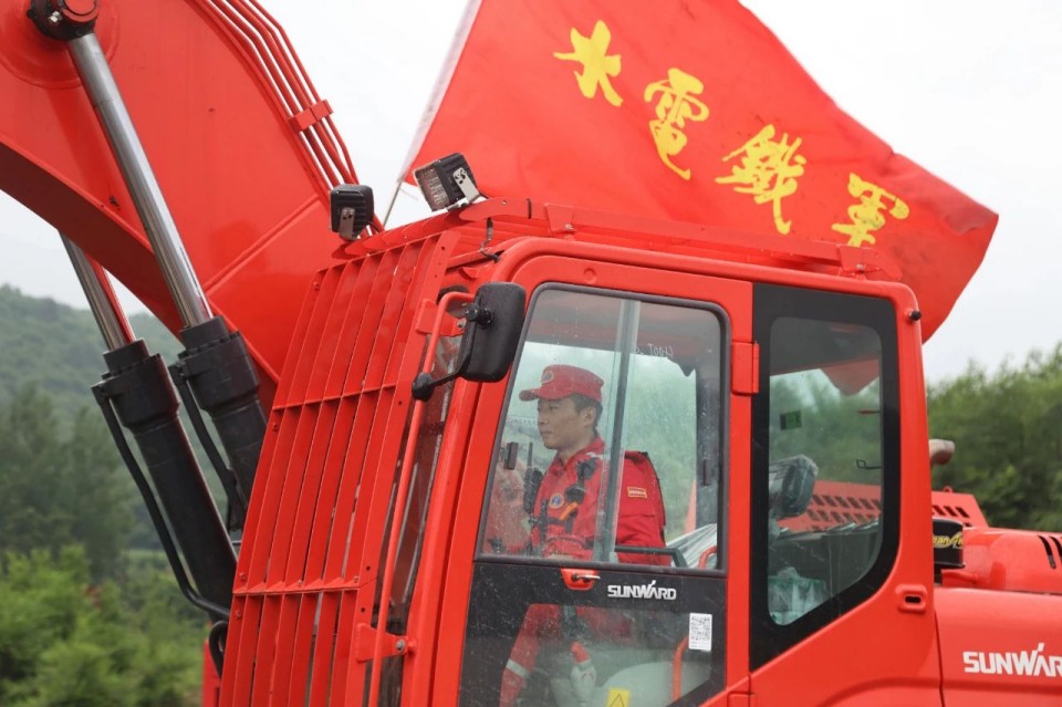 硬核破解“最后一公里”难题，尊龙凯时ag智能应抢救援装备助力“应急使命·2025”演习！