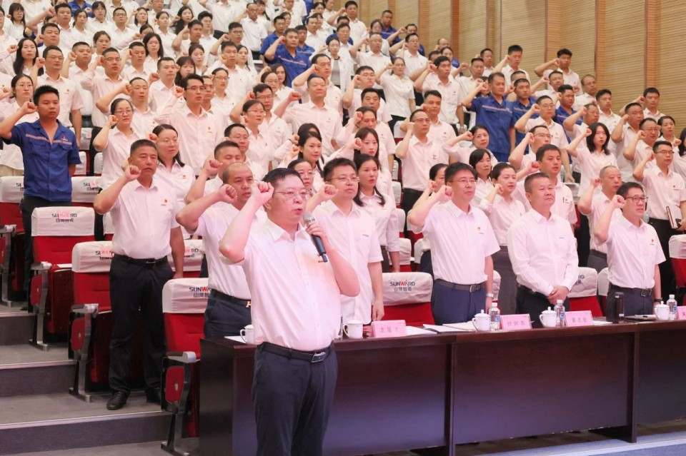 尊龙凯时ag智能召开庆祝中国共产党建设104周年表扬大会